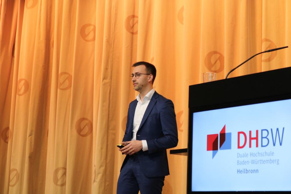 Marius Kurz als Redner beim Symposium der DHBW Heilbronn
