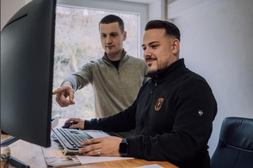 Wöchentliches Projektmeeting zur Einplanung aller Baustellen