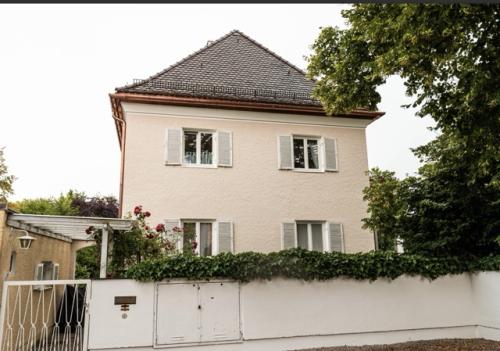 Frisch sanierte Fassade in München-Harlaching
