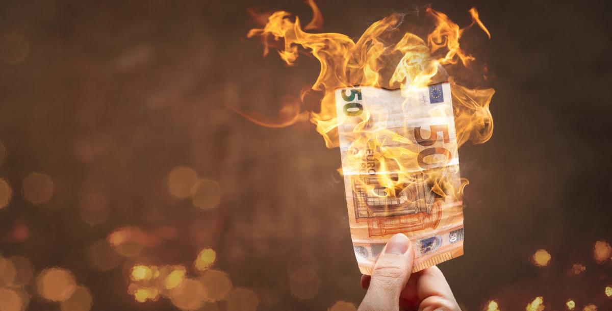 Nicht nur Krisen vernichten Geld – oft ist es das Nichtstun. (Quelle: iStock)