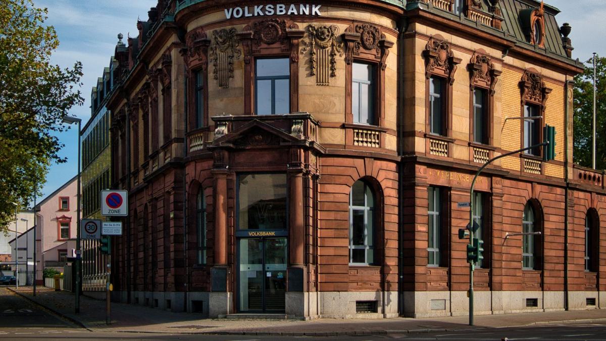 Fassade einer Volksbank, relevant für die Neukundengewinnung Girokonten.