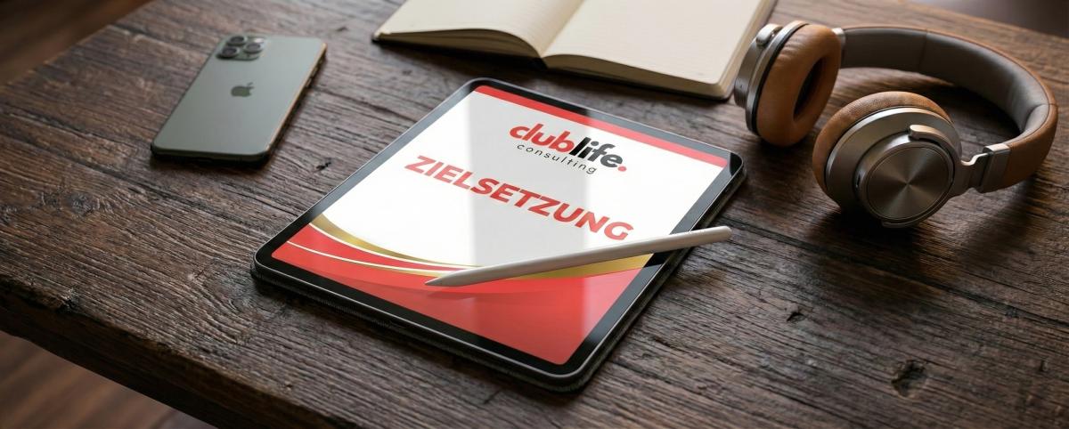 Zielsetzung sollte immer durchdacht sein und messbar gemacht werden. Das führt dazu, dass die eigenen Ergebnisse mit der aktuellen Zielsetzung abgeglichen werden können und so viel schnellere Kurskorrekturen vorgenommen werden können.