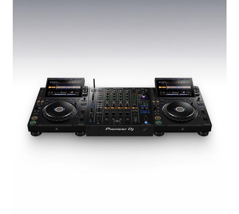 In Kombination mit dem Pioneer DJM A9 ein Kraftpaket – aber mit 2.799€ pro Player auch ein sehr teures.