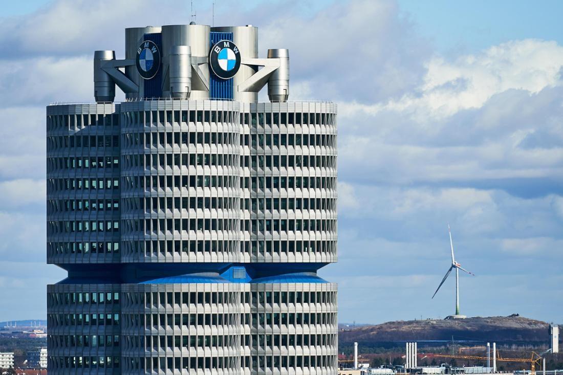 Das BMW-Gebäude in München, wichtig für IT-Gehälter 2026.
